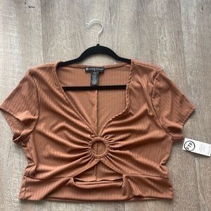 FashionToFigure Sophie Ribbed Knit Keyhole Cropped Top